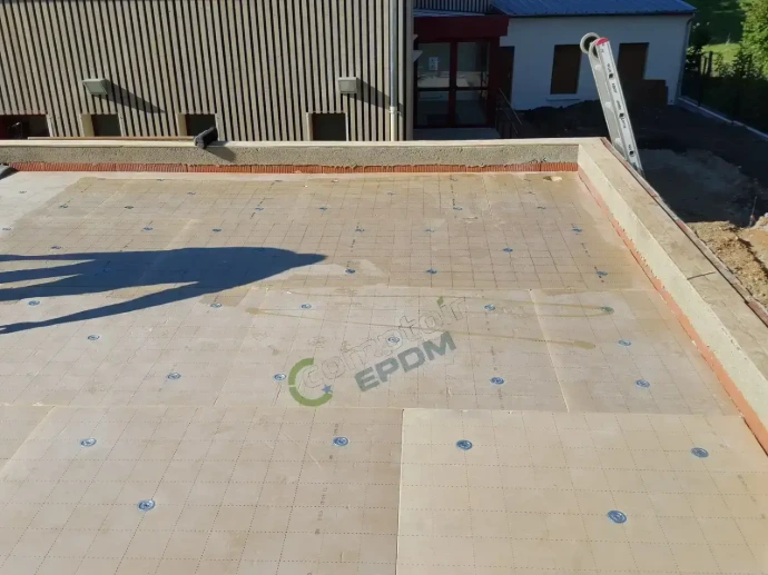 Support de toiture avant pose de la membrane EPDM