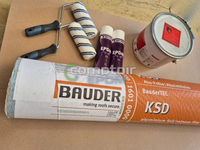 Commande d'accessoires EPDM préparée : colle, primaire, rouleaux et pare-vapeur prêts à l'expédition – Comptoir EPDM