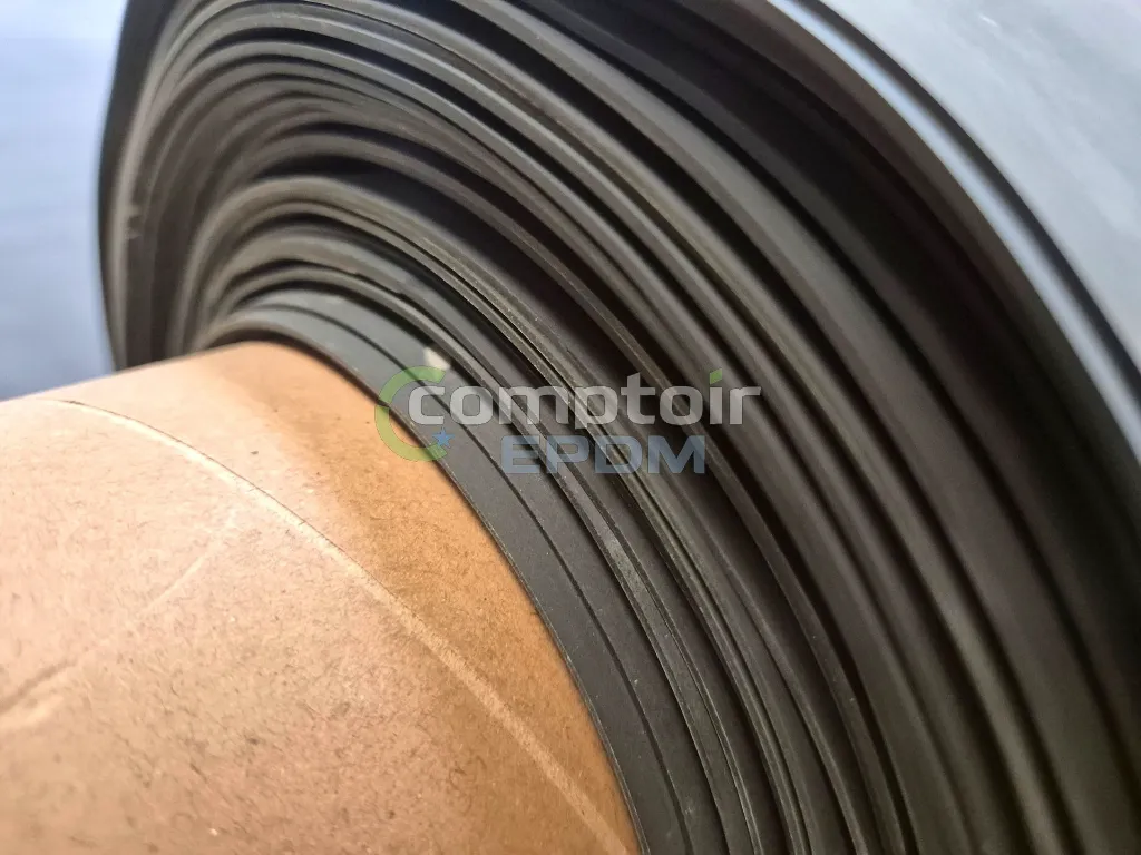 Membrane EPDM toiture 1,2 mm - détail de la matière en coupe