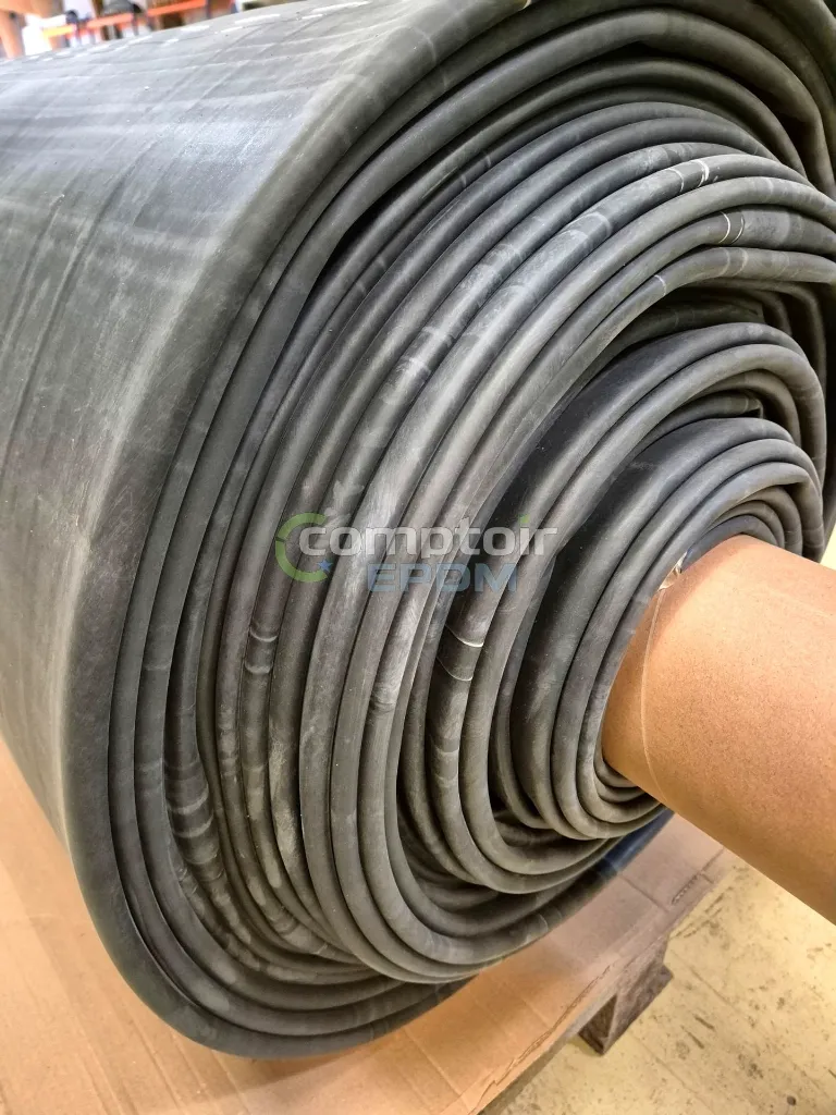 Membrane EPDM toiture 1,5 mm - détail texture du rouleau