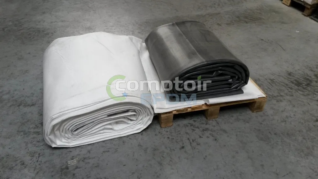 Feutre géotextile 300 g/m² et membrane EPDM - prêts pour la pose