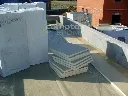 Pose de panneaux isolants sur support de toiture avant membrane EPDM.webp